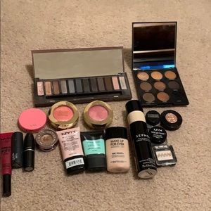 Gently used makeup bundle